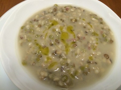 Zuppa di legumi e cereali