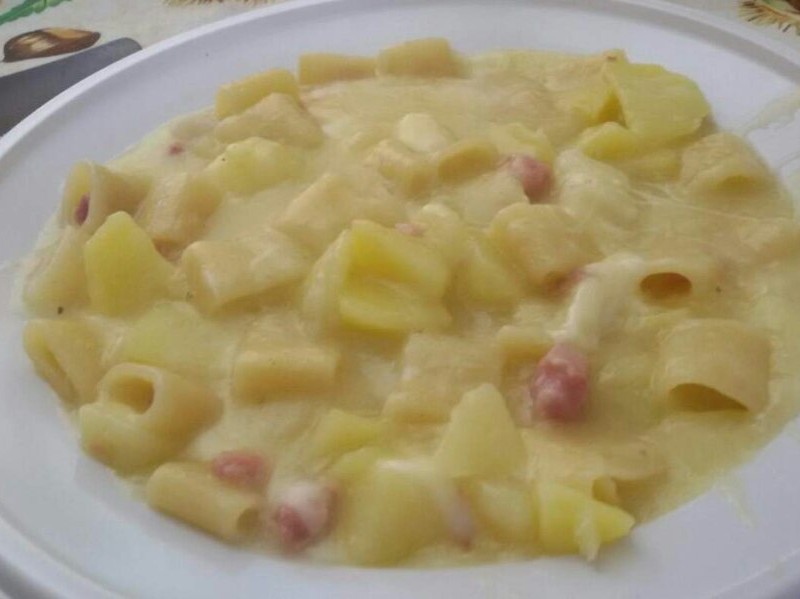 Pasta risottata patate pancetta e emmental